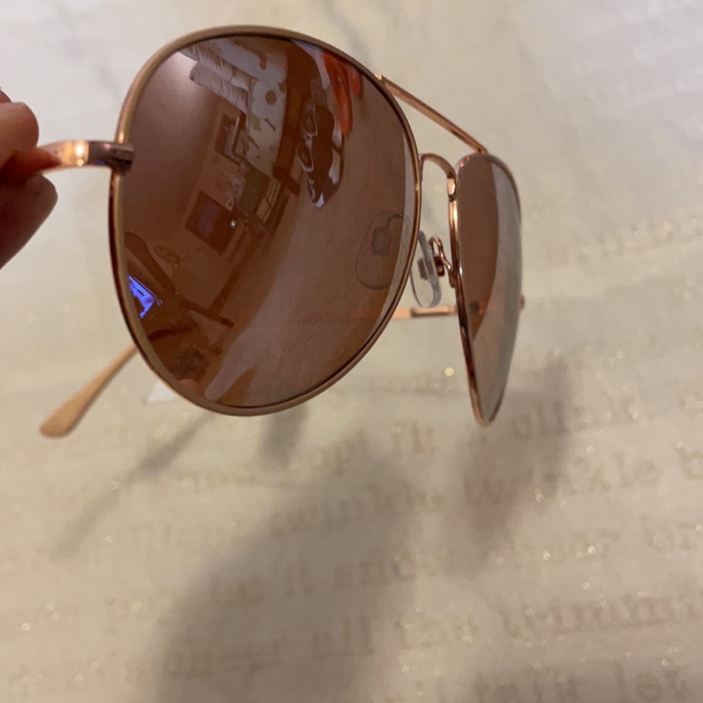 Rosè gold sunglasses
